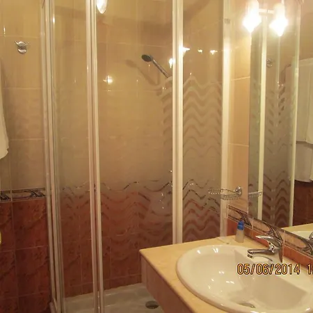 Ξενοδοχείο Fisherman's Hut Family 3*